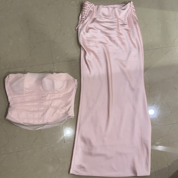 House of CB SET Giuliana Stretch Satin Maxi Skirt & Georgie Mesh Corset - Picture 3 of 4